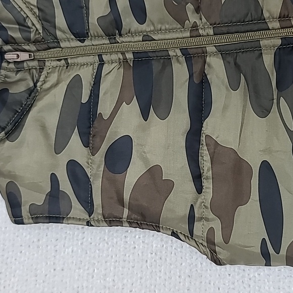 Revolution Kids Lightweight Camo Puffer Vest Jacket in Green/Gray/Black - Picture 7 of 17